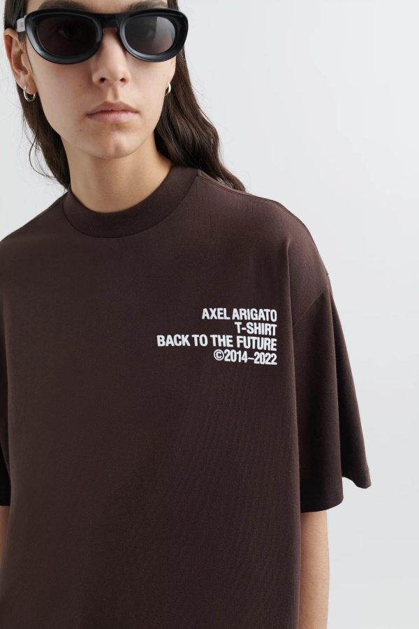 Era T-shirt Axel Arigato Koyu Kahverengi